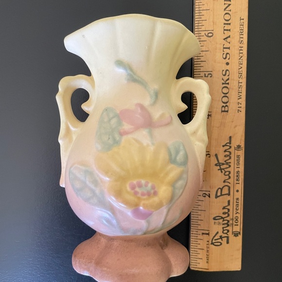 Vintage Hull Pottery Magnolia Double Handled Vase A 13 6 Inches - Picture 3 of 8